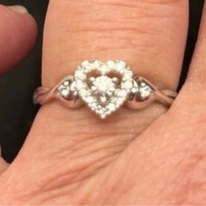 10 kt white gold heart diamond ring size 8